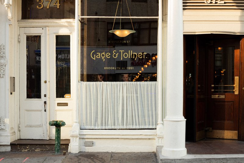 The facade of Gage & Tollner, with gilded lettering of the logo on the window.